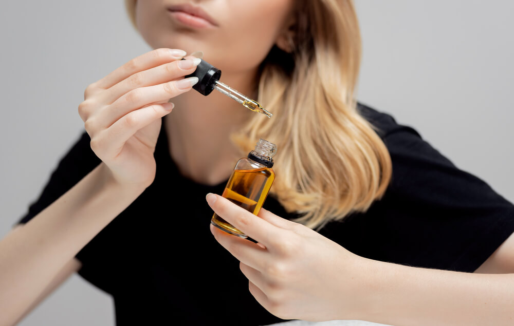 How to apply castor oil to hair?