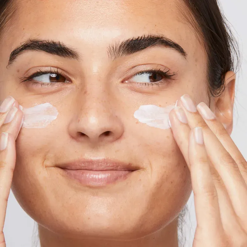 Moisturizing sunscreens