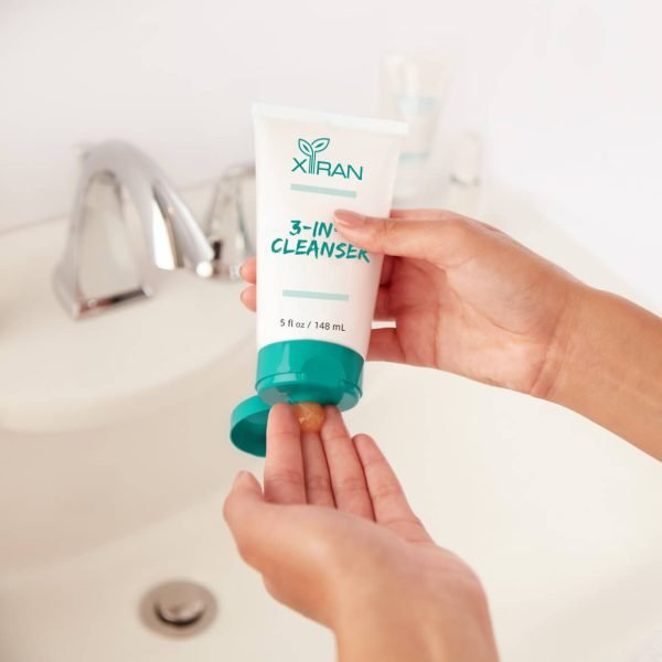 Bright PH Balance 3-In-1 Skin Cleanser - Image 4