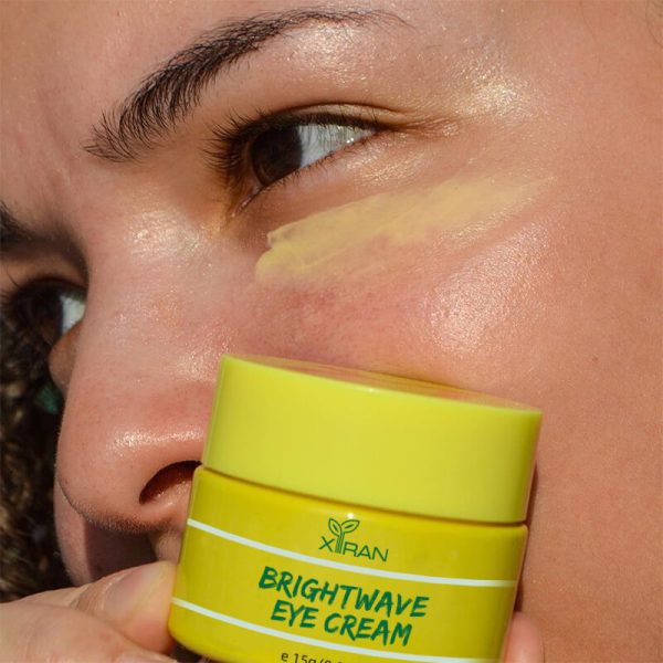 Vitamin C brightening eye cream reduces dark circles and fine lines - Image 3